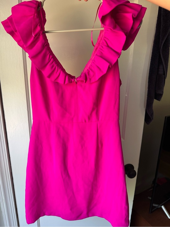 DO+BE Dresses & Skirts - Stunning Women’s Ruffle V-Neck Sleeveless Top in Fuchsia